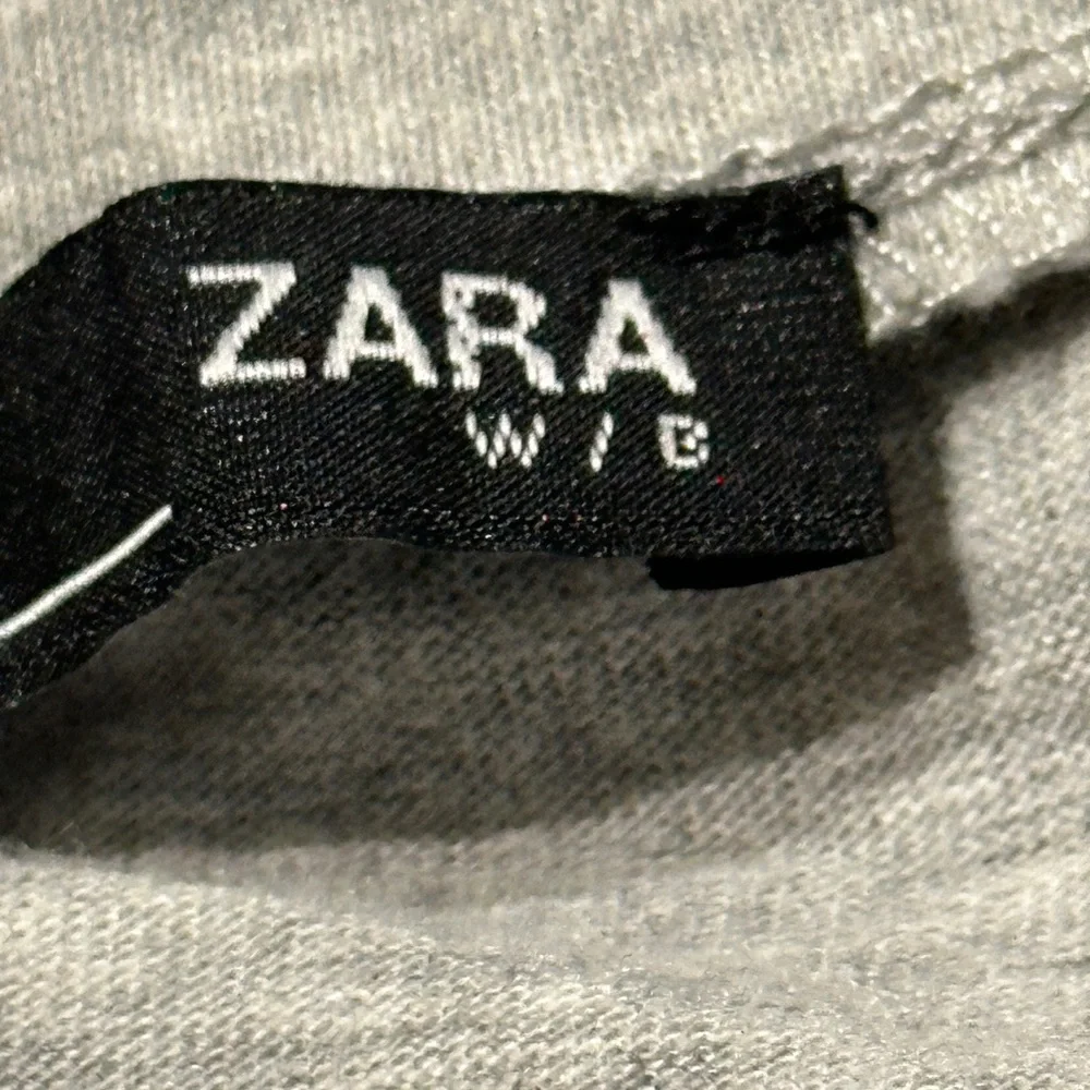 ZARA Gray Embellished T-Shirt Size M Floral Applique Rhinestone - Picture 5 of 6